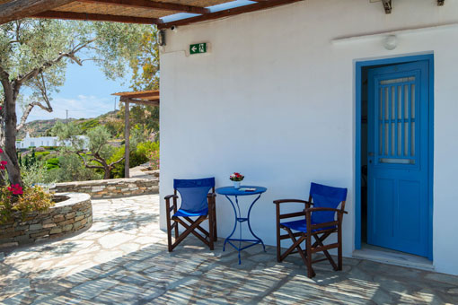 Η αυλή μας στα δωμάτια Ρουμπίνα